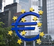 ECB 기준금리 0.25％p↓…2년만에 방향 전환(종합)