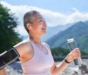 "주 1회 ‘이것’ 하라!"...나이 들고 혈압 높은 사람, 치매 위험 ‘뚝’