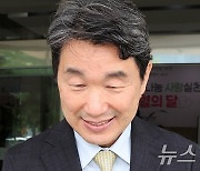 의대 총장들과 면담 마친 이주호 부총리