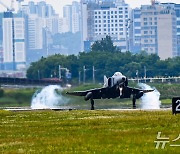 F-4 팬텀, 마지막 비행 마치고 55년 만에 퇴역