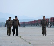 "김정은 군사 분야 공개활동 크게 늘어…대남정책 전환이 이유"