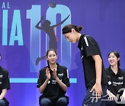 김연경 '박수받으며 떠납니다'