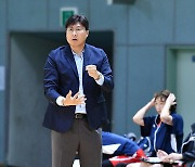 [2024 태백시장배 전국실업농구연맹전] 김승환 감독, 작전 지시