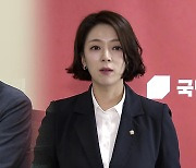 야 “김정숙 여사 기내식비는 105만 원”…여 “셀프 초청으로 4억 원 지출”