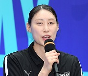 배유나 ‘김연경은 배구의 신이다’ [MK포토]