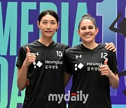 [MD포토] 김연경-나탈리아 페레이라 '절친 만남'