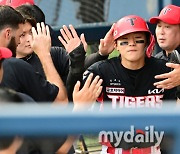 [MD포토] 김도영 '안타치고 득점까지'