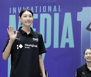 은퇴 경기 앞둔 김연경 "언니들과 뜻깊은 자리 만들고파"