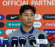 '7-0 대승' 축구대표팀 귀국…김도훈 "유종의 미 거두겠다"