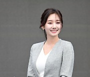 윤수빈 아나,'미소에 날리는 미모' [사진]