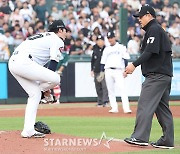 [포토] 이민석 '신발에 돌이 들어가가...'