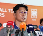 '싱가포르 대승' 김도훈호 축구대표팀 귀국…이제 중국전 준비