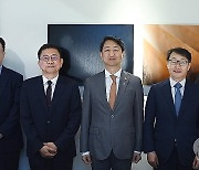 안덕근 장관, AI 시대의 신 산업정책 전문가 간담회 참석