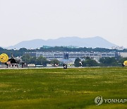 마지막 비행 마친 F-4E 팬텀 전투기