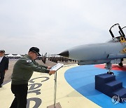 F-4E 팬텀 전투기와 명예전역장