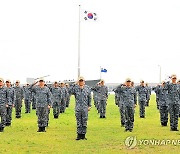 경례하는 환태평양훈련전대 장병들