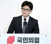 이재명 겨냥한 한동훈 "형사피고인이 대통령 되면 그 재판 중단될까"