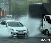 제주 시간당 10~20㎜ 강한 비…산간 최대 73㎜ 내려