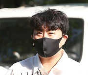 ‘음주 뺑소니’ 김호중 구속 열흘 연장… “조사할 게 많다”