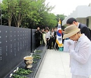 미얀마 “한국인 추모비 너무 크다” 반발, 좌초 위기... 北 방해 공작 가능성도