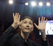 '식빵언니' 보러 6000명 달려갔다…김연경 '눈물의 은퇴식'