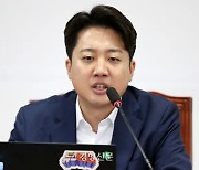 이준석 “기내식, 대통령실 관저공사 수의계약 다 까자”