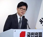 한동훈 “피고인이 대통령 되면 형사재판 중단되나”