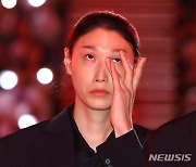 태극마크와 작별, 슬퍼하는 김연경