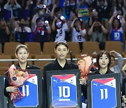 국가대표 코트 떠나는 김연경과 선수들