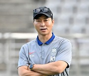 김도훈 축구대표팀 임시 감독,'진지하게' [사진]