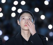 김연경, 눈물로 태극마크와 영원한 작별…유재석과 여자배구 레전드 10인도 함께 축하