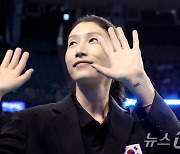 눈물 훔친 '배구 여제' 김연경, 감동의 국가대표 은퇴사... "태극마크는 항상 꿈, 진심으로 감사드린다"[잠실 현장]