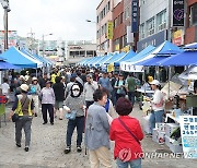 35년 만에 부활한 태안 오일장 인산인해