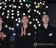 헌정 영상 보는 김연경