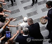 VATICAN POPE CHOIR MEETING