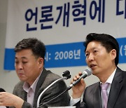 정청래 “가짜뉴스 안 쓰면 될 일”…‘징벌적 손배제’ 비판에