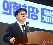 의협 회장, 판사 얼굴 공개하며 "이 여자 제정신이냐"