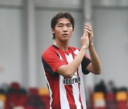 Brentford promote Kim Ji-soo to Premier League squad