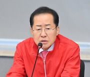 홍준표 "文, 요즘 아내 쉴드 치느라 고생…'철없는 아내' 떠올라"