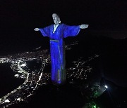 한복 도포 입고 술띠 맨 '브라질 예수상'…"타국 전통의상 최초"