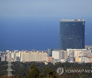 제주 최고층 건물서 불…직원 10여명 ‘연기흡입’