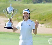 박민지, KLPGA 투어 최초 4연패…“우승상금 2억 1600만원 기부”(종합)