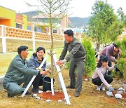 새 살림집 배분하며 주민들에게 '충성심·애국심' 독려하는 북한