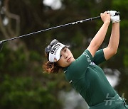 숍라이트 LPGA 클래식서 티샷하는 12위의 이정은6