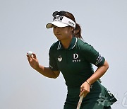 숍라이트 LPGA 클래식서 인사하는 12위의 이정은6