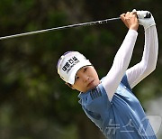 숍라이트 LPGA 클래식서 티샷하는 47위의 이소미