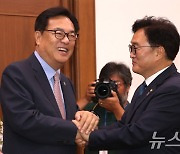 우원식 국회의장, 정진석 비서실장 접견