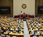 국힘 불참 속 본회의 개의…민주 11개 상임위원장 독식 표결 강행