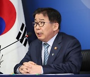 권익위 "김건희 여사 명품백 사건, 법과 원칙대로 처리 중"