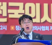 “감옥은 내가 간다” “쪽팔리게 살지 말자” 정부 치받은 의협